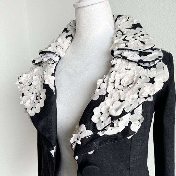 VINTAGE BLACK BLAZER WITH WHITE FLORAL APPLIQUE - Picture 4 of 12